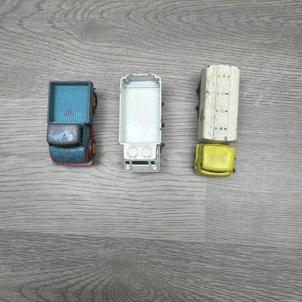 Lesney‎ Matchbox Unimog No 49 Mercedes Benz, #25 BP Patrol Tanker, #61 Alvis Lot